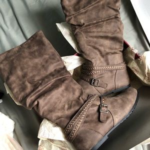 BRAND NEW brown boots
